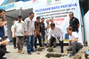 Sekda Maesyal Rasyid Ground Breaking Peningkatan Gedung PWI Kabupaten Tangerang