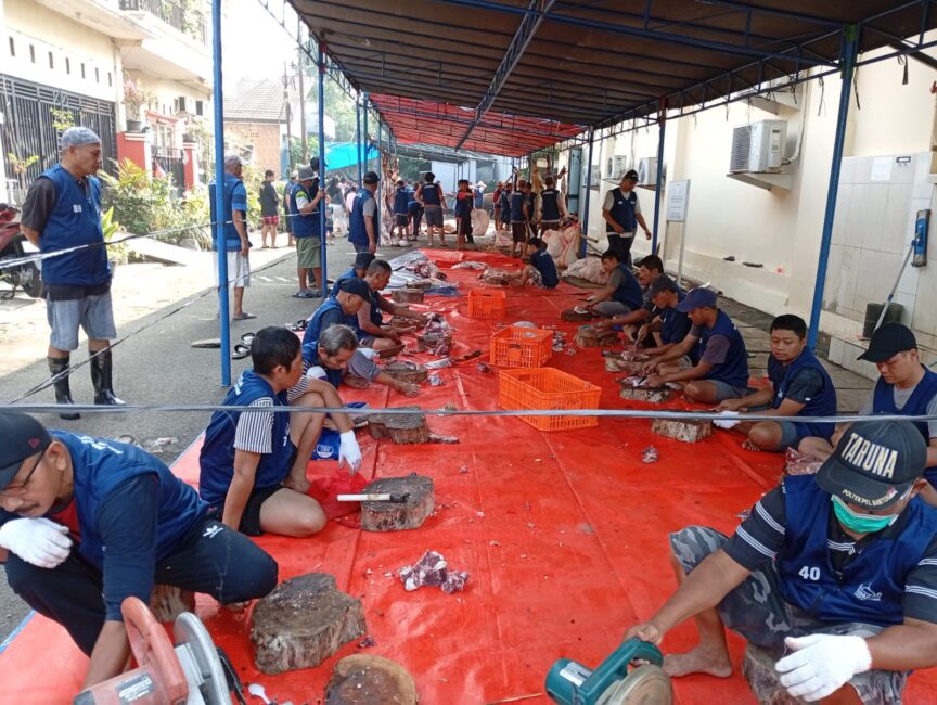 Panitia Kurban Masjid At-Taqwa Pakujaya Permai Sembelih 8 Ekor Sapi dan 22 Ekor Kambing