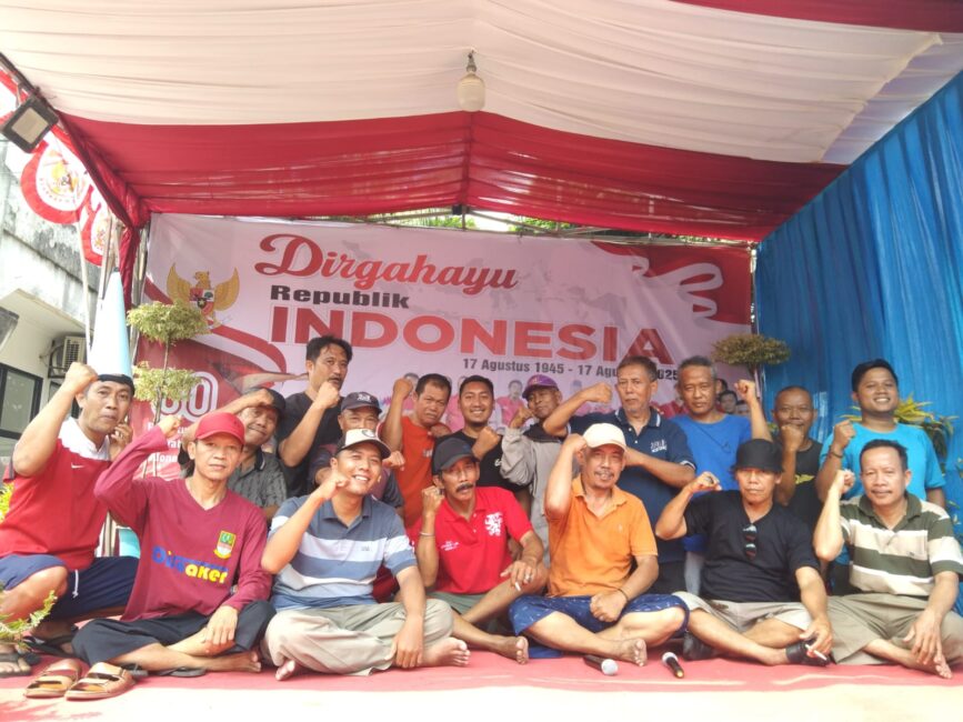Penuh Kebersamaan, RT008/02 Tigaraksa Meriahkan HUT RI dengan Bersholawat