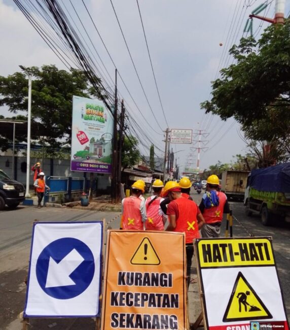 Wujudkan Komitmen Pelayanan, PERUMDAM TKR Respon Cepat Perbaikan Jalan di Cadas Kukun